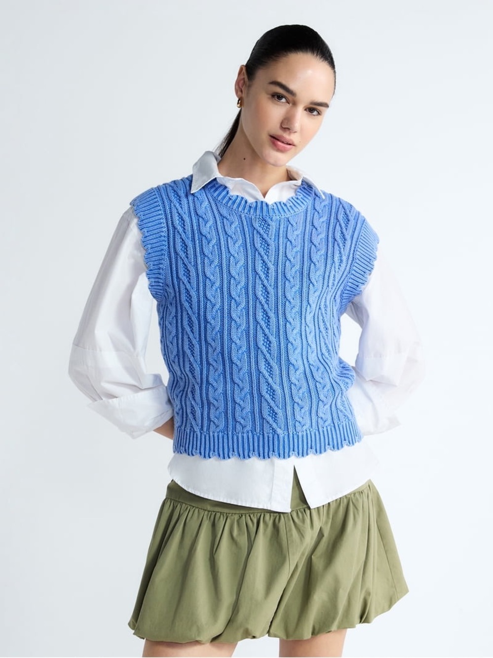 Light Blue Cable-Knit V-Neck Sleeveless Sweater Vest Medium